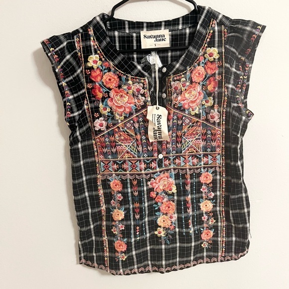 Savanna Jane Tops - NWT Savanna Jane cotton black short sleeve Embroidered top